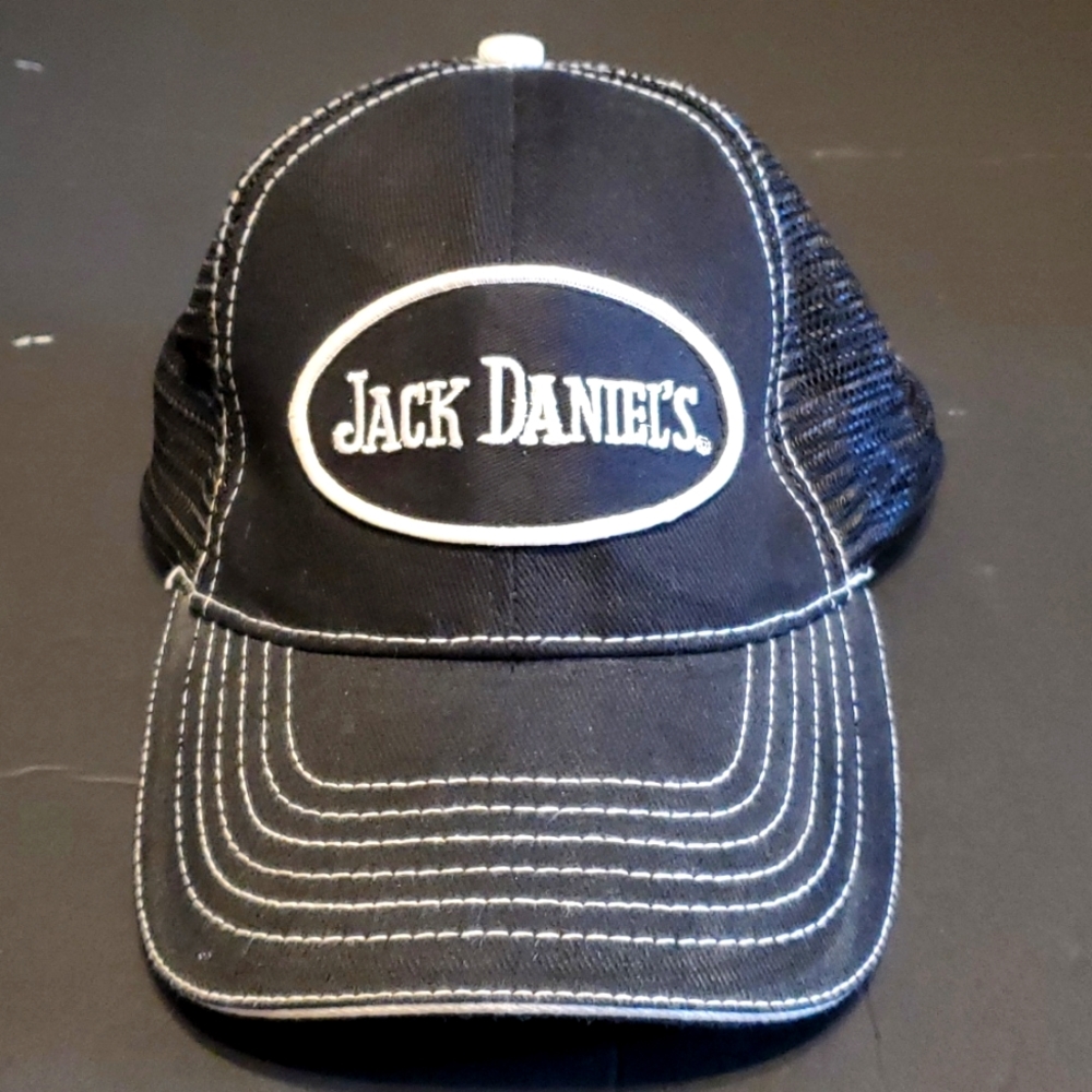 NWOT Jack Daniel's snap back hat Black & White